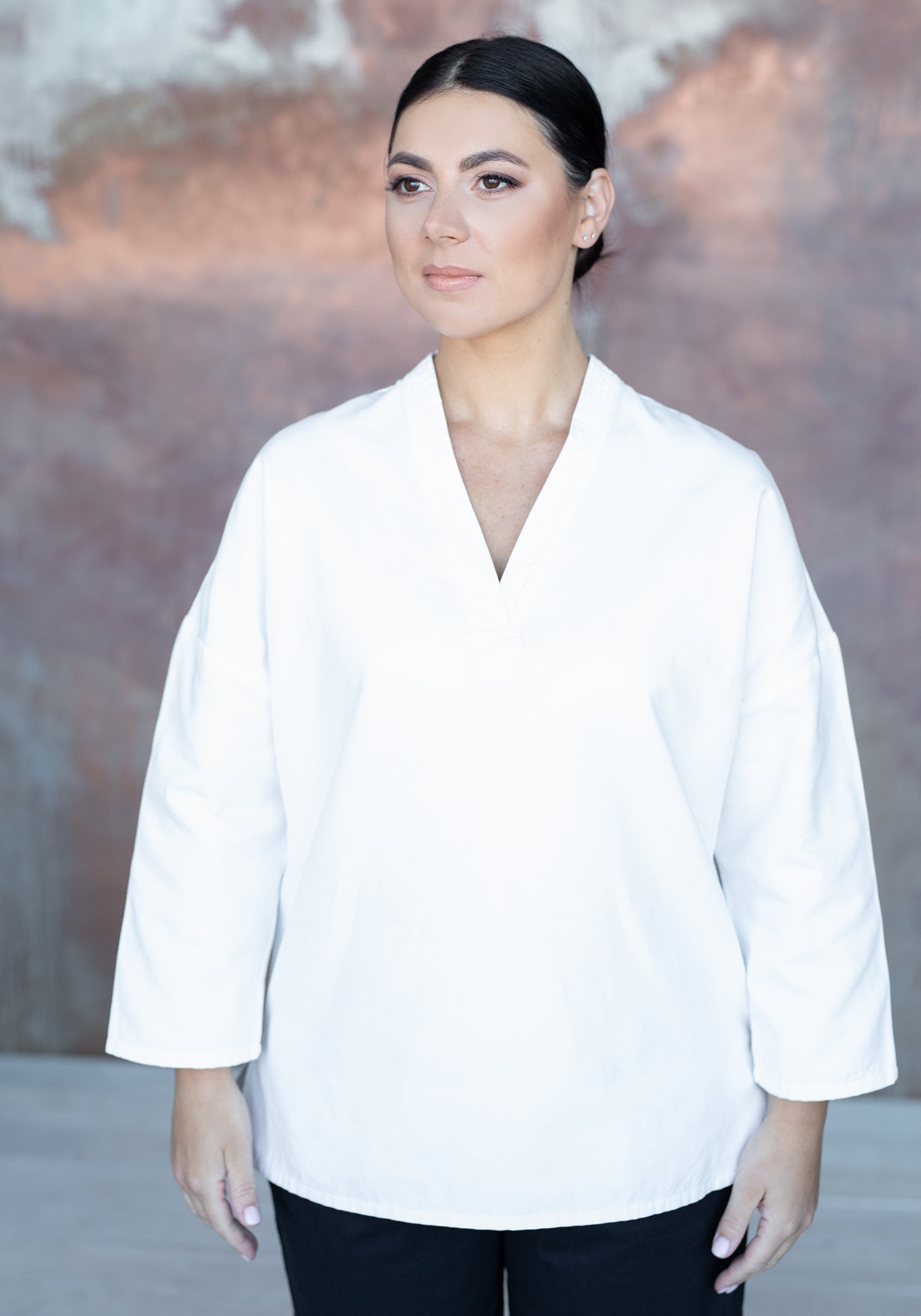 Balta tunika su V formos iškirpte - Boku | Veido priežiūra | Plaukų priežiūra | Kūno priežiūra | Nemokamas pristatymas nuo 50EUR